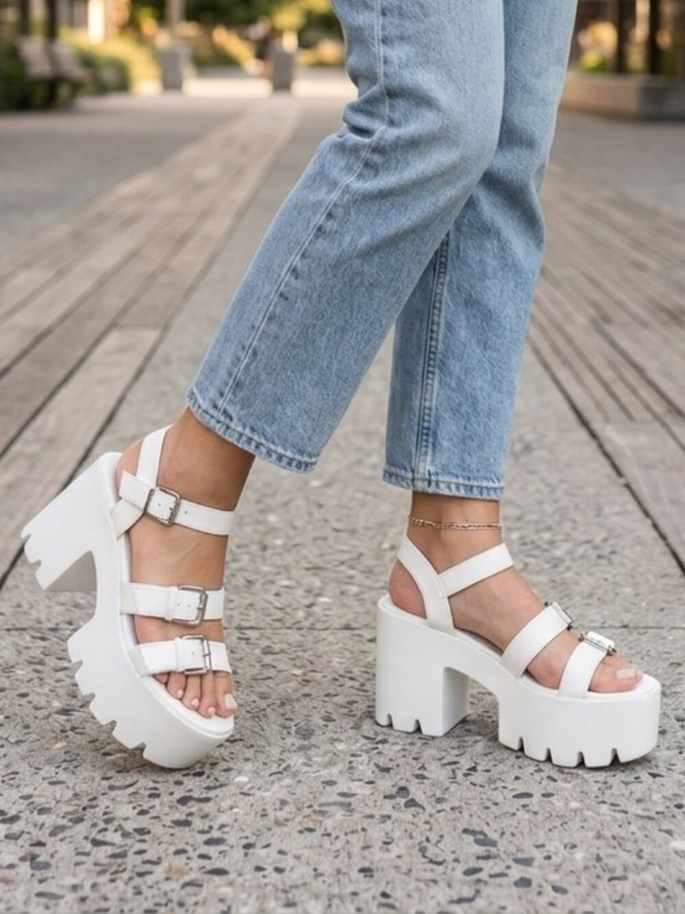 ReadySalted Women's Cleated‎ Chunky Platform Sandals White Size 7